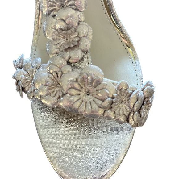 Jessica Simpson Jessin Gold Leather Open Toe Flower Strap High Heel size 8 - Picture 3 of 5